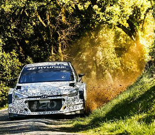 Echipa Hyundai Motorsport a testat noua generatie i20 R5 pentru prima data pe asfalt