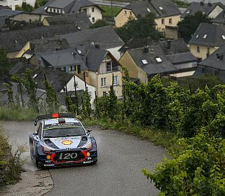 Thierry Neuville se afla pe podium dupa prima zi din Raliul Germaniei