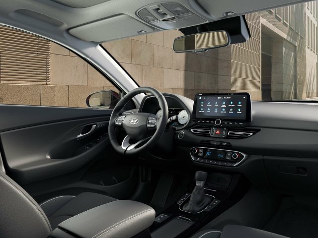 Hyundai i30 – mai indraznet, mai tehnologizat - Hyundai i30 Hatchback Interior (1).jpg