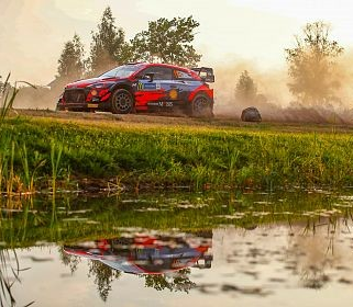 Hyundai Motorsport are doua echipaje pe podium dupa prima zi din Raliul Estoniei