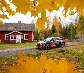 Hyundai Motorsport are doua echipaje pe podium, dupa prima zi din Raliul Finlandei