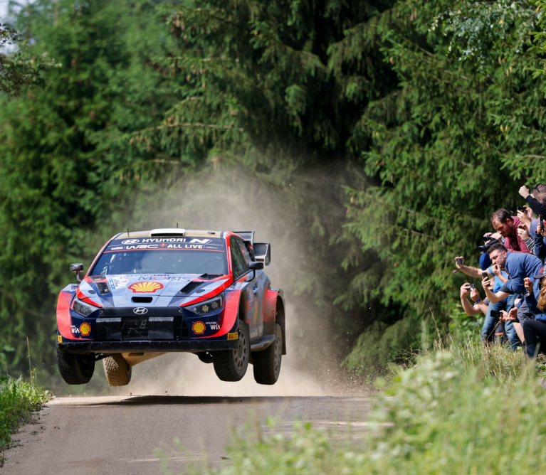 Echipa Hyundai Motorsport lupta pentru podium in Raliul Estoniei