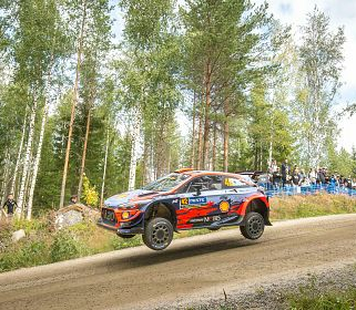 Hyundai Motorsport se afla in top 8 dupa prima zi din Raliul Finlandei