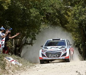 Echipa Hyundai Shell World Rally a avut o prima zi solicitanta in etapa WRC din Sardinia