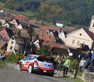 Echipa Hyundai Shell World Rally continua sa acumuleze experienta in ziua a doua din Raliul Frantei