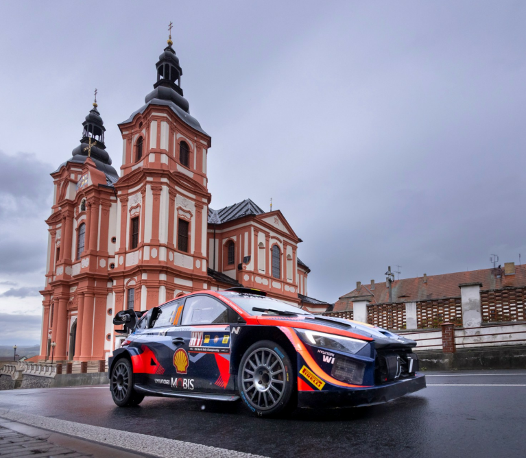 Hyundai Motorsport se afla pe podium, dupa prima zi din Raliul Europei Centrale