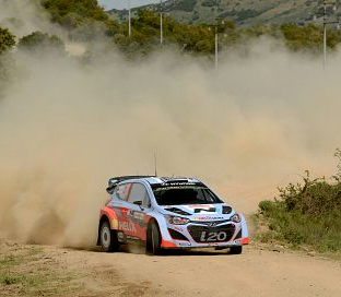 Echipa Hyundai Shell World Rally acumuleaza experienta valoroasa in ziua a doua a Raliului Sardiniei