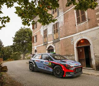 Hyundai Motorsport si-a consolidat sansele pentru obtinerea unui loc pe podium in Turul Corsicii